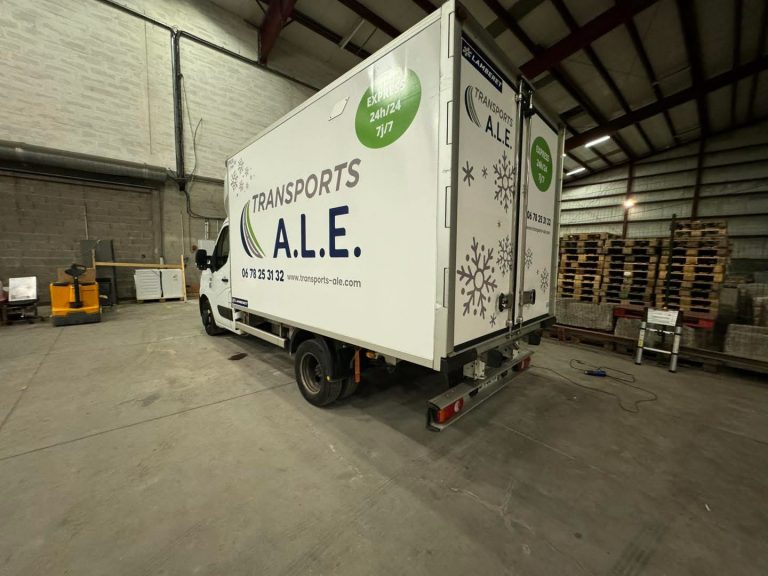 Photo d’adhésif véhicule de transport A.L.E. par Grafeek Communication / Imprimerie Arlequin, spécialistes de la signalétique personnalisée à Dommartin-lès-Toul