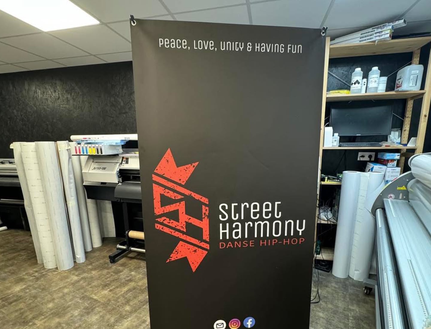 photo du roll-up Street Harmony réalisé par Grafeek Communication / Imprimerie Arlequin, spécialistes de la signalétique personnalisée à Dommartin-lès-Toul