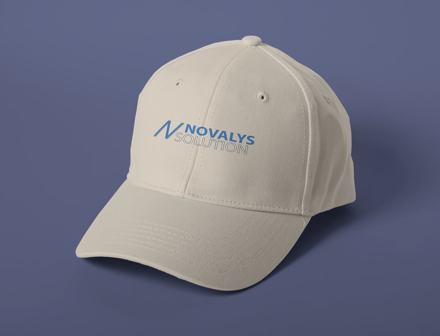Mockup de casquette par Grafeek Communication / Imprimerie Arlequin, agence de communication visuelle à Dommartin-lès-Toul