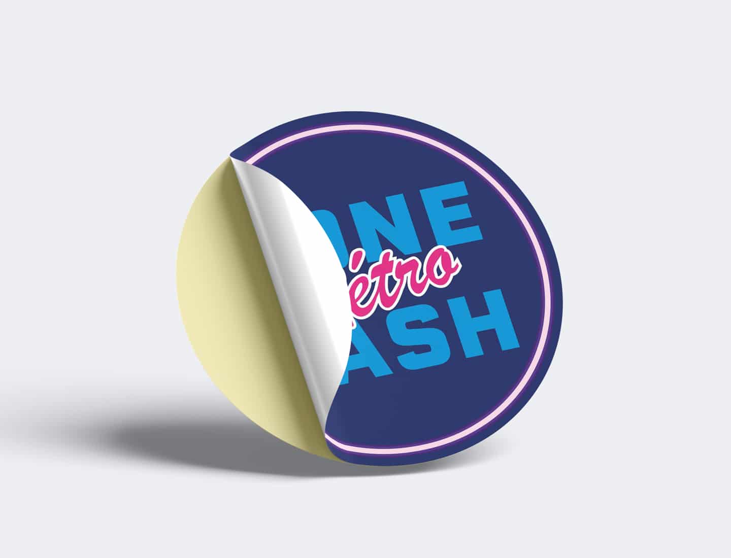Mock-up de stickers Zone Retro Cash par Grafeek Communication / Imprimerie Arlequin, spécialistes de la signalétique personnalisée à Dommartin-lès-Toul
